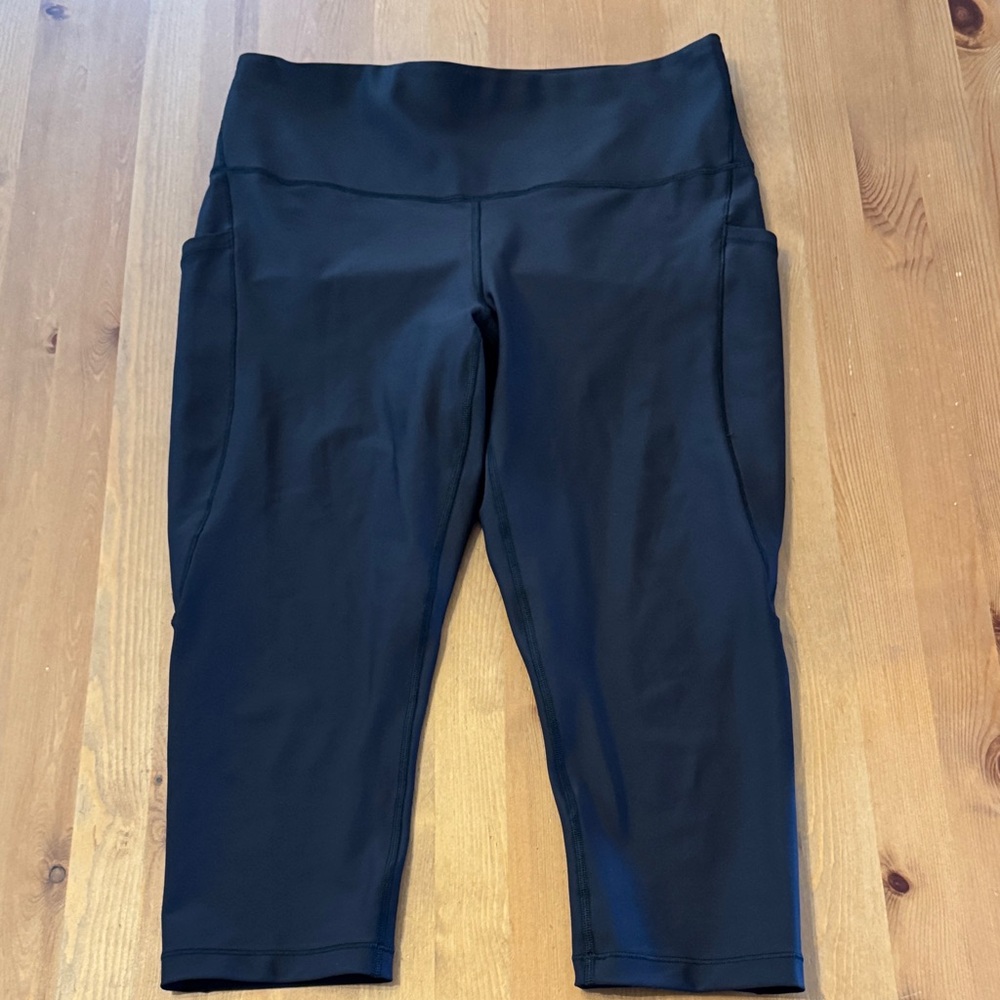 Athleta Interval Stash High Rise Capri Leggings Size L